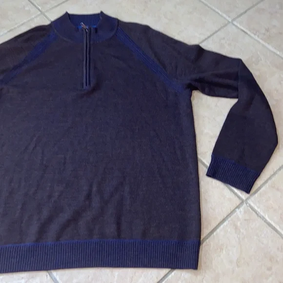 Like new Robert Graham Classic Fit 1/4 Zip 100% Wool Sweater Brown Raglan